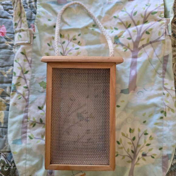 Wooden Bug Bungalow - Picture 2 of 3